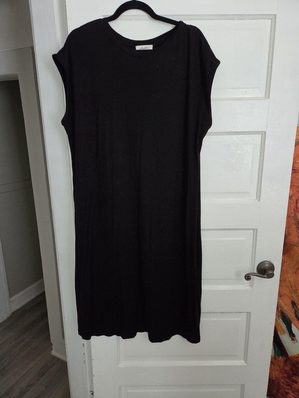 Carly Jean Los Angeles Black Cap-Sleeve Midi Dress